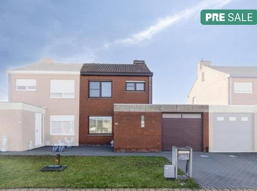 Ontdek dit gezellige en instapklare woning, gelegen in de rustige maar zeer centrale Pieter Breughelstraat in Rumbeke. Geniet van de nabijheid van buu