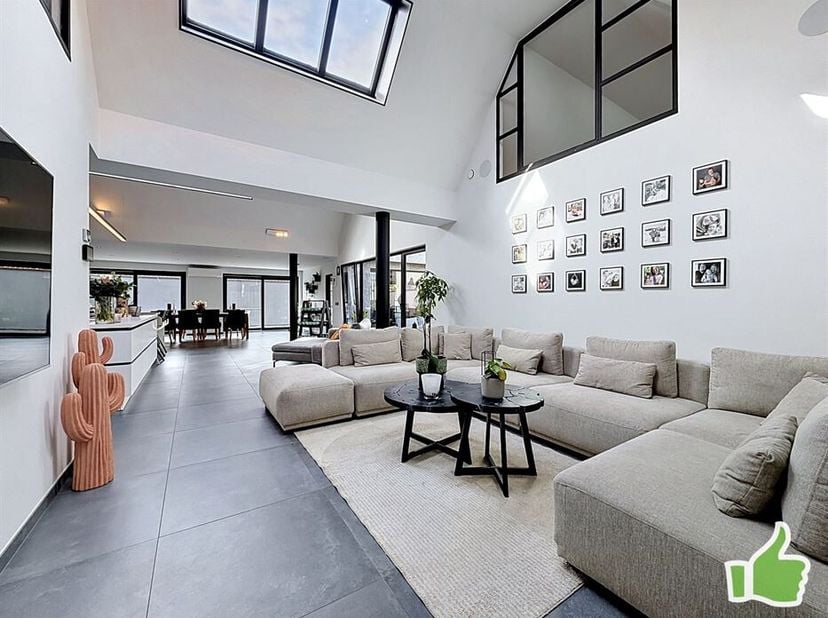 Découvrez ce loft d'exception de ±300 m² habitables, un bien rare proposant volumes spectaculaires, prestations haut de gamme et finitions irréprochab