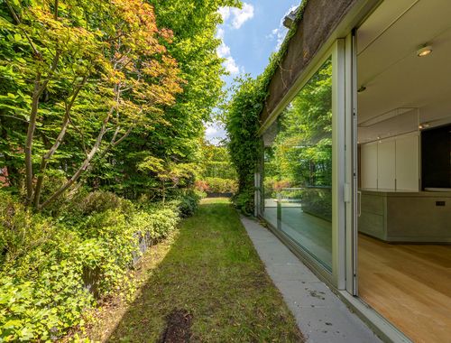                                         Moderne villa te koop in Antwerpen, € 1.600.000
