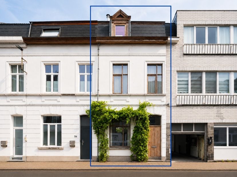 Sint-Amandsberg. Instapklare, charmante stadswoning (3 slaapkamers) met buitenruimte en achtergelegen garagebox op amper 5 minuten fietsen van de Gent
