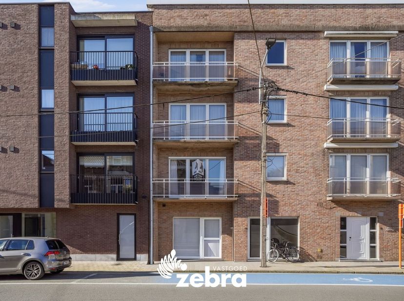 Bezoekmoment op zaterdag 22/08/2026 (enkel op afspraak).<br />
<br />
Dit appartement met 2 slaapkamers bevindt zich op een vlot bereikbare locatie in