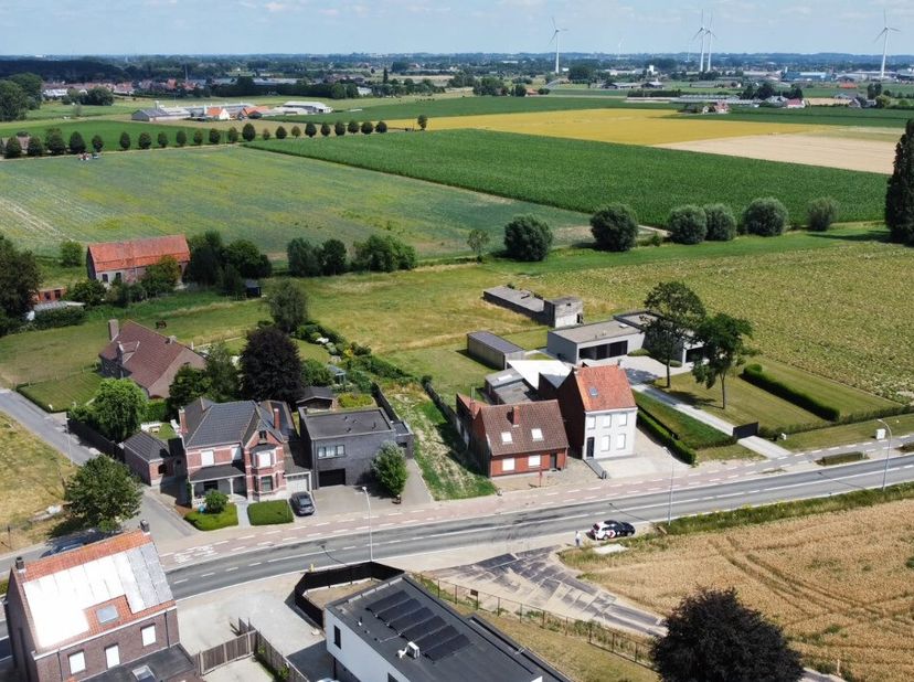 Stuk bouwgrond voor gesloten woning te koop in Sint-Baafs-Vijve.Stuk bouwgrond van 254m² gelegen op de Wakkensteenweg in Sint-Baafs-Vijve.Neem vandaag