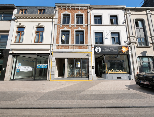                                         Commerce à louer à Ciney, € 600
