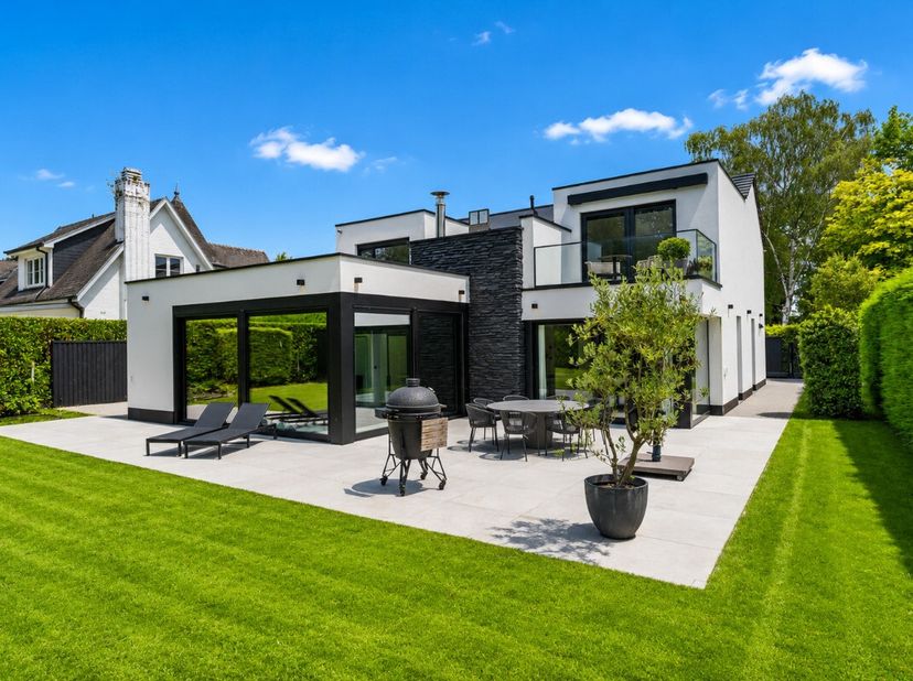Voor alle gedetailleerde informatie en bijlagen, gelieve te consulteren : https://www.era.be/nl/te-koop/wemmel/huis/luxueuze-villa-bouchout-wemmel-te-