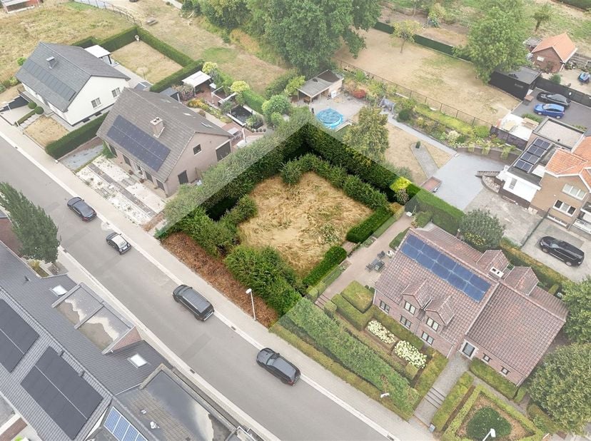 Rustig gelegen bouwgrond voor open bebouwing in residentiële omgeving te Riemst<br />
<br />
Omgeving: <br />
+ Rustige en landelijke ligging in he