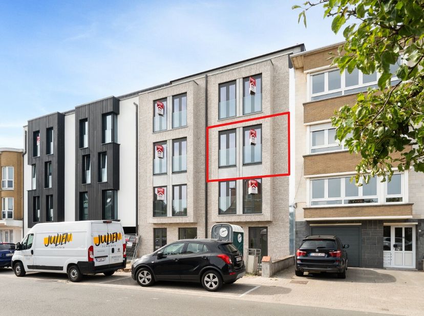 Koksijde: Luxueus nieuwbouwappartement met ruim terras vlak bij het centrum! Opgeleverd &amp; onmiddeliujk beschikbaar! Aankoop onder 6% BTW ! Ontdek dit