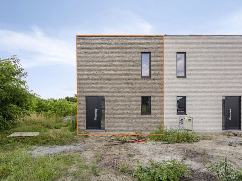 Bent u op zoek naar een energiezuinige nieuwbouwwoning met alle hedendaagse comfort? <br />
<br />
Deze moderne halfopen bebouwing is rustig gelegen o