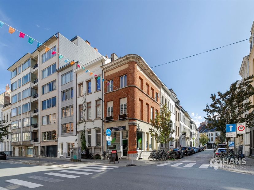 Huis te koop in De Damhouderestraat 1,
                    2018 Antwerpen