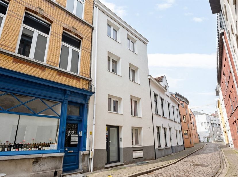 Gerenoveerd duplexappartement (66 m²) met terras in het bruisende centrum van Antwerpen<br />
Locatie: Dit gezellig appartement staat te koop in de Ko
