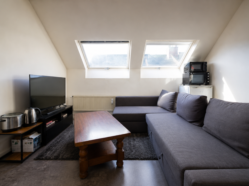 À deux pas du centre de Wavre, découvrez cette opportunité rare un duplex idéal pour investissement, offrant une rentabilité immédiate.<br />
Pour un