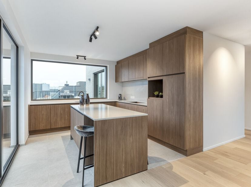Waregem : Penthouse luxueux avec 4 terrasses à vendre à Waregem.Cet appartement est situé au 4 et dernier étage de limmeuble et est entouré de vues dé