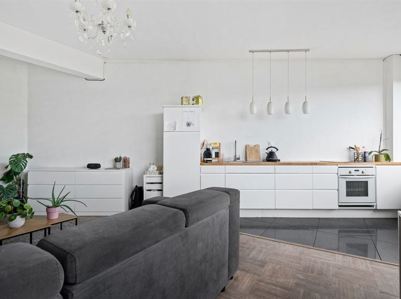Openhuizendag op zaterdag 13 juni van 12u30-13u30<br />
Locatie: Dit appartement te koop is gelegen op de Mercatorstraat tussen het Centraal Station e