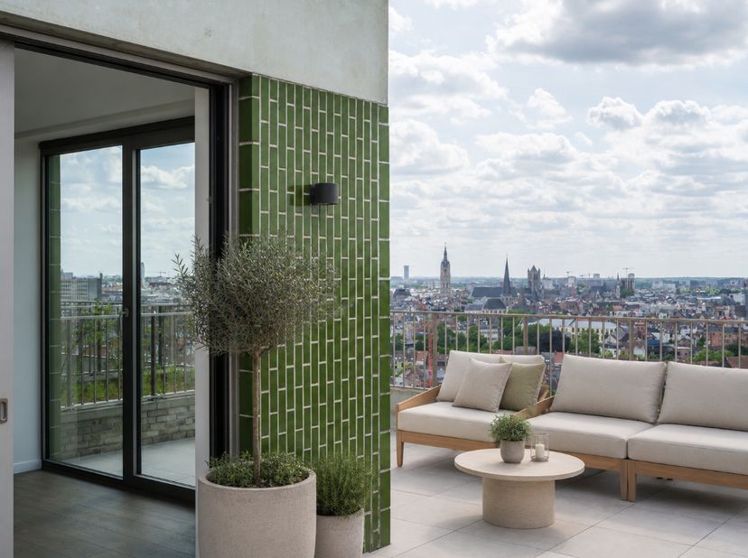 Penthouse met twee volwaardige slaapkamers en een uitzonderlijk terras met panoramisch zicht over Gent en zijn torens.<br />
<br />
Dit penthouse van