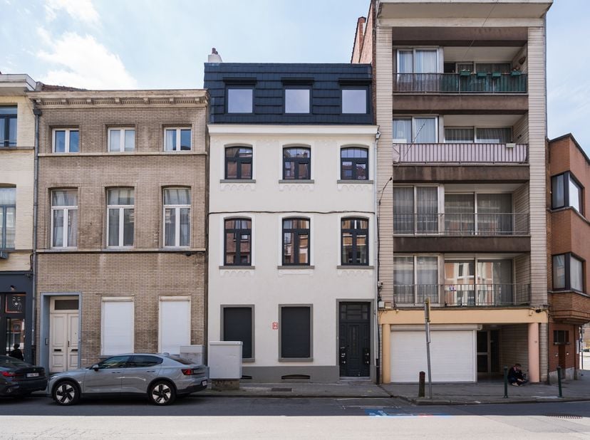 Appartement te koop in Rue de l'Escadron 3 bus 3,
                    1040 Etterbeek