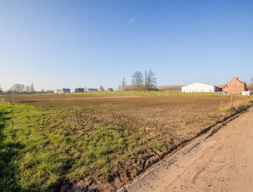                                        Terrain à bâtir à vendre à Arc-Ainières, € 140.000
