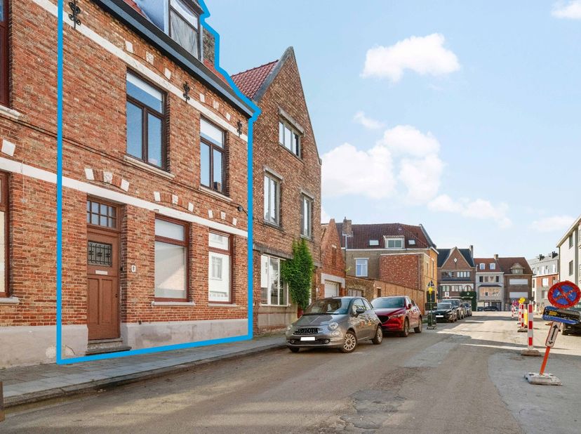 BRUGES - PRIX DE DÉPART - Maison de ville confortable et imposante (3 chambres) avec un joli jardin en ville, près de la porte de l'Âne. Superficie to