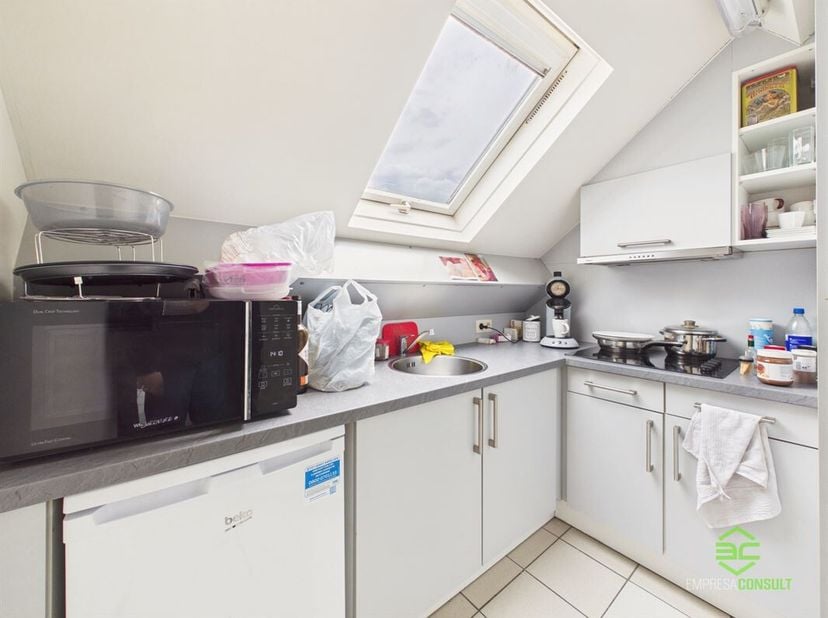 + Als u op onze eigen website (www.empresaconsult.be) naar deze woning doorklikt, vindt u een alle info! +<br />
Te midden in het centrum van Sint-Tru