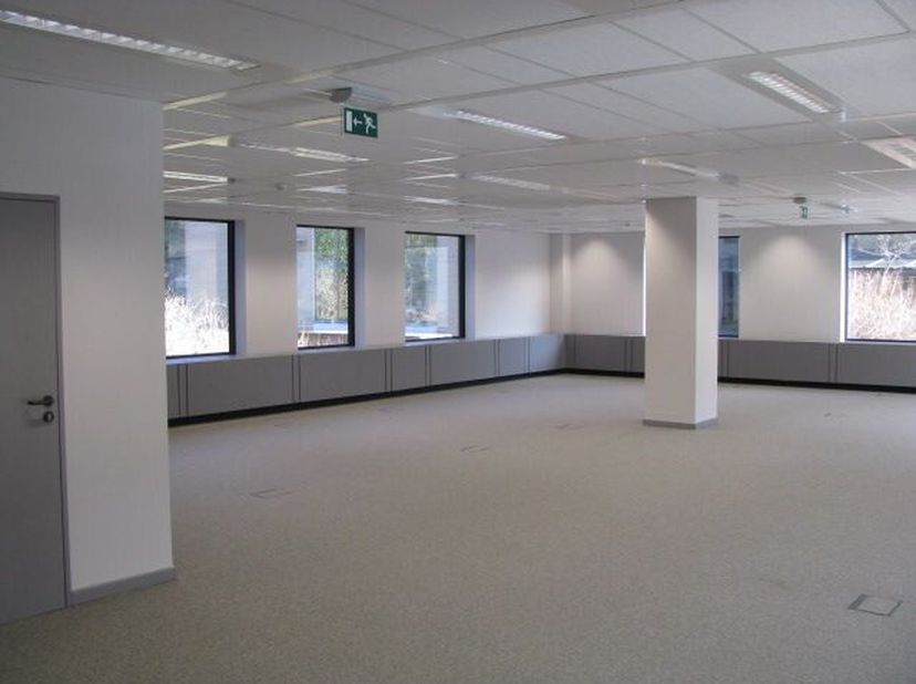 Kantoor te huurgelegen aan de Herrmann Debrouxin Oudergem, binnen de gedecentraliseerde zone van Brussel. Het beschikbare kantoor beslaat een oppervla