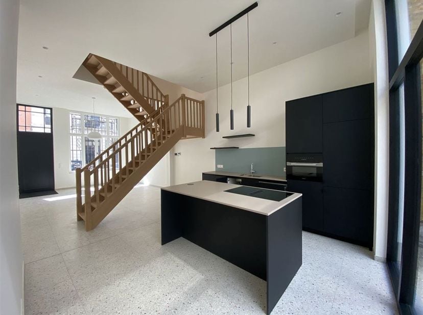 Charmante woning gelegen in het historische stadscentrum<br />
De woning is gelegen op wandelafstand van de Grote Markt, Groenplaats en de Meir. <br /