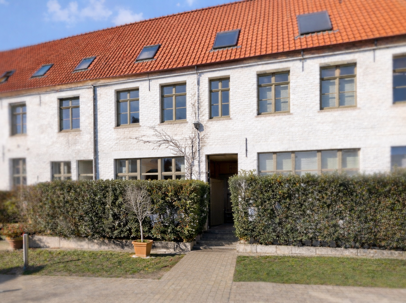 Cette maison de Bruges offre une combinaison idéale de confort et d'accessibilité. Située dans le quartier verdoyant et interdit aux voitures de There