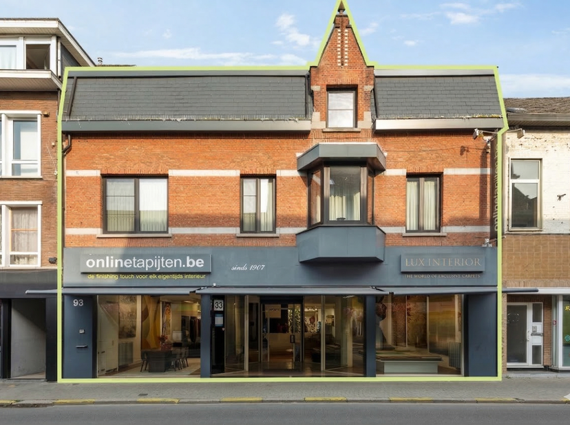 Dit uitzonderlijke handelshuis, gelegen in het centrum van Willebroek, biedt een unieke kans om wonen en werken perfect te combineren.<br />
<br />
He