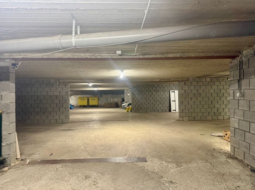 Place de parking souterraine à louer, idéalement située dans le centre de Lier !<br />
Situation<br />
Ces places de parking souterraines bénéficient