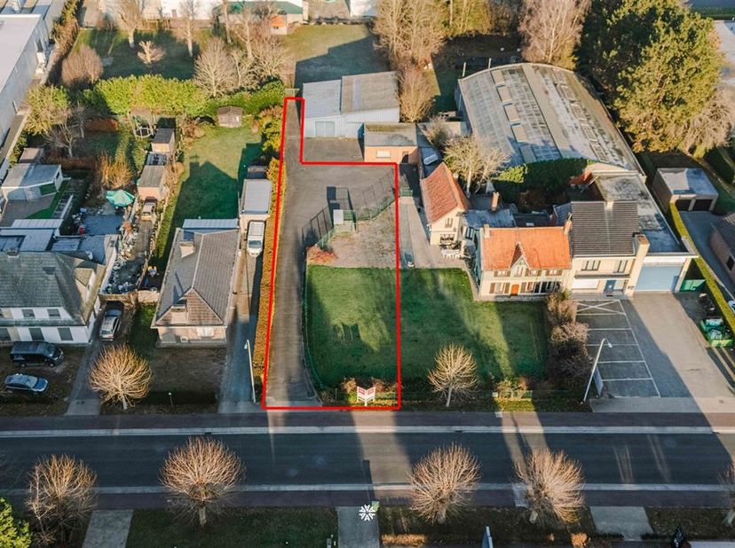 Vous êtes à la recherche d'un terrain à bâtir bien situé près du centre de Saint-Nicolas ? Dans ce cas, découvrez ce terrain à bâtir qui se prête à un