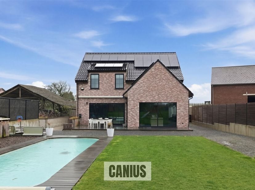 PROPRIÉTÉ EXCEPTIONNELLE AVEC PISCINE - POSSIBILITÉ D'OCCUPATION INDÉPENDANTE<br />
<br />
A Driewilgenstraat 82 à Sint-Truiden (Engelmanshoven), se