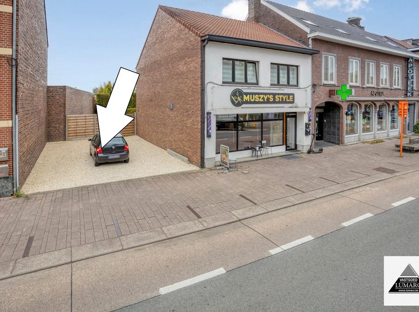 In de bruisende Stalenstraat - waar horeca, kantoren, winkels … - zegevieren, ligt dit interessante bouwperceel. De kavel is 7,11m breed aan de straat