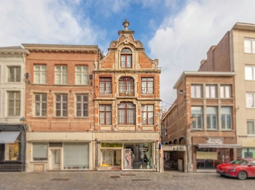 Karaktervol handelspand met woonmogelijkheden op een absolute toplocatie in Mechelen<br />
<br />
Op een uitzonderlijke locatie, pal in het historis