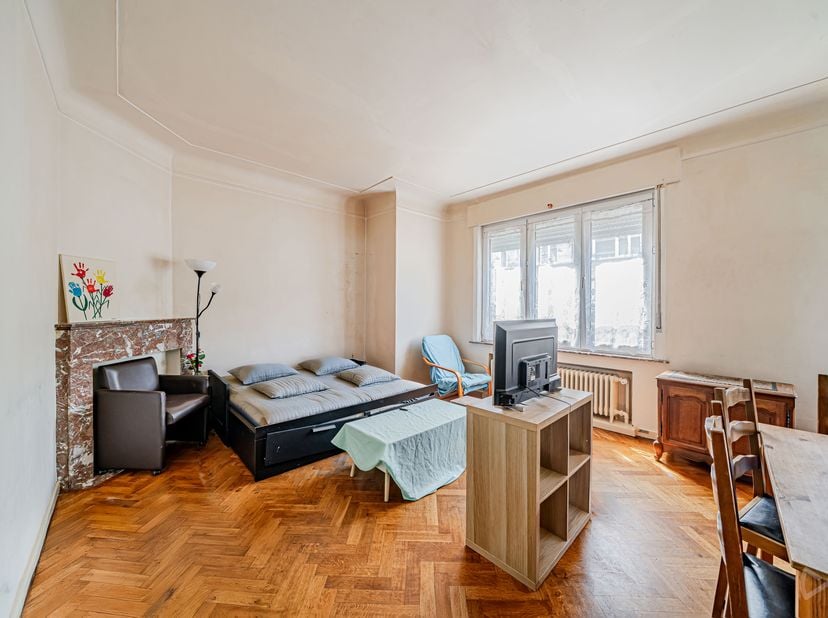 We Invest heeft het genoegen deze gelijkvloerse woning voor renovatie aan te bieden, gelegen aan de Jubellaan 65 in Brussel.<br />
Dit pand is een zel