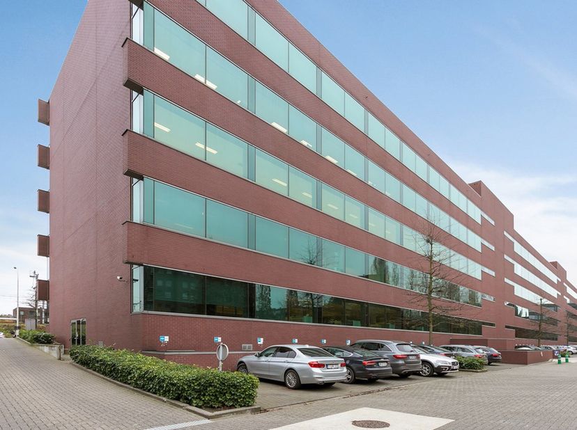 Bien professionnel à louer à Roderveldlaan 1-5,
                    2600 Berchem