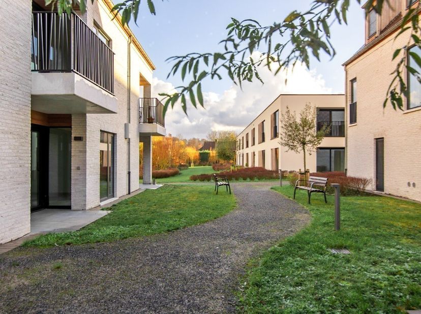 Dit instapklare appartement van 68 m² bevindt zich in Blok D van Residentie Stuyvenberg en combineert comfort, kwaliteit en zorgeloos wonen. De flat b