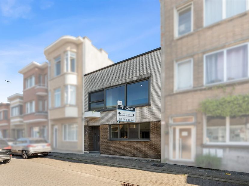 Gerenoveerde één/meergezins/kangoeroewoning met 4 à 5 slaapkamers en tuin.<br />
Uitzonderlijk ruime en veelzijdige woning op toplocatie in Borgerhout