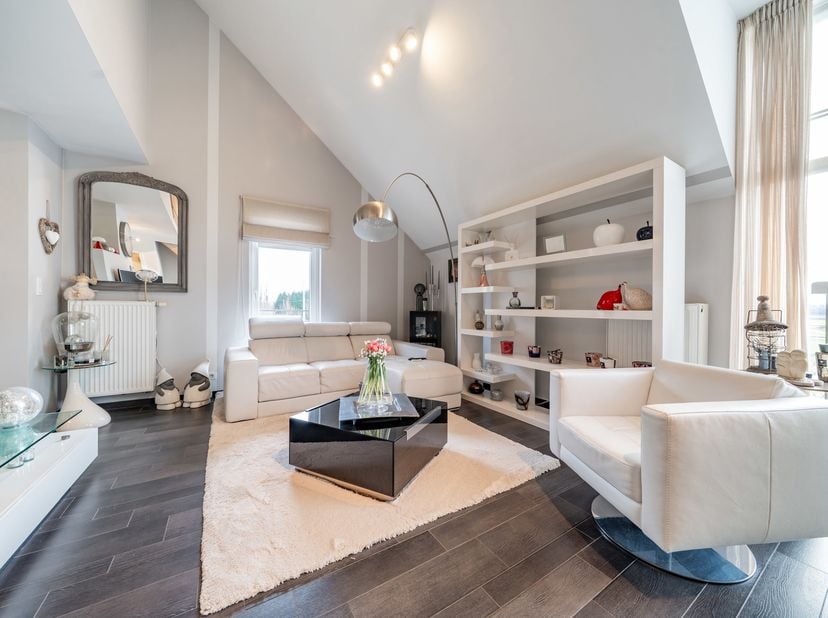 Visites et renseignements au 0484/06.1000<br />
Appartement duplex 3 chambres avec terrasse et parking  Awans<br />
Situé à Awans, cet agréable appart