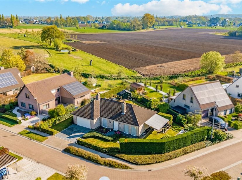 Alweer VERKOCHT op 1e BEZOEKDAG. Contacteer JARI WANTE 0470 211 482 voor een gratis schatting en vrijblijvend gesprek.<br />
Ontdek deze prachtige bun