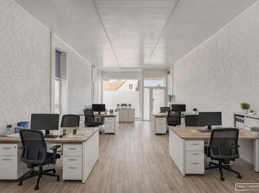 Bien professionnel à vendre
                    à 8790 Waregem