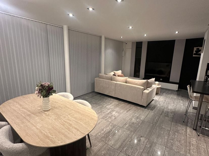 Modern energiezuinig appartement in het centrum van Bilzen.<br />
2 slaapkamers, terras, berging, proper afgewerkte zolder en ondergrondse garage.<br