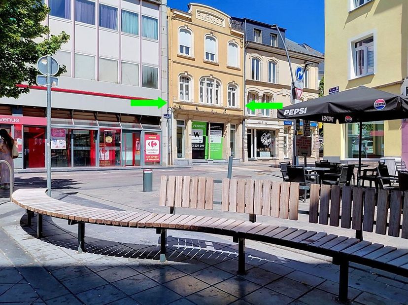 Te koop in het centrum van Aarlen  Handelspand met ±150 m² commerciële ruimte en woonst<br />
W Immobilière biedt u in het hart van het centrum van Aa
