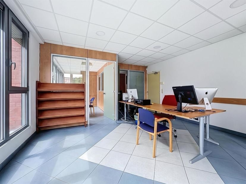 Canal de Bruxelles, à proximité de la rue Antoine Dansaert - Espace de bureaux - Un espace de bureaux composé de 3 esapces différents : un premier bur