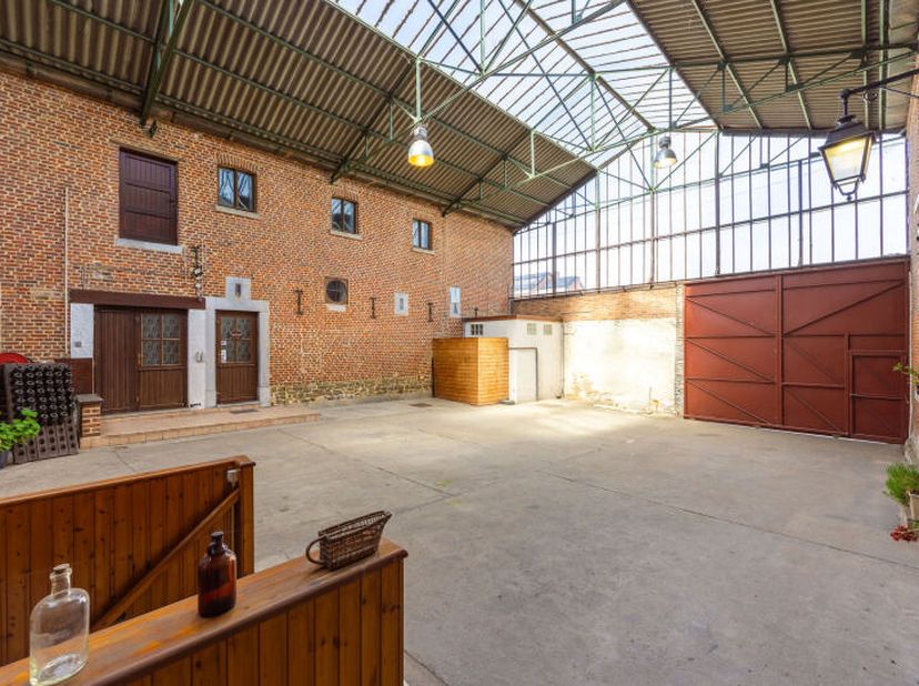 Bedrijfsvastgoed te koop
                    in 4520 Vinalmont