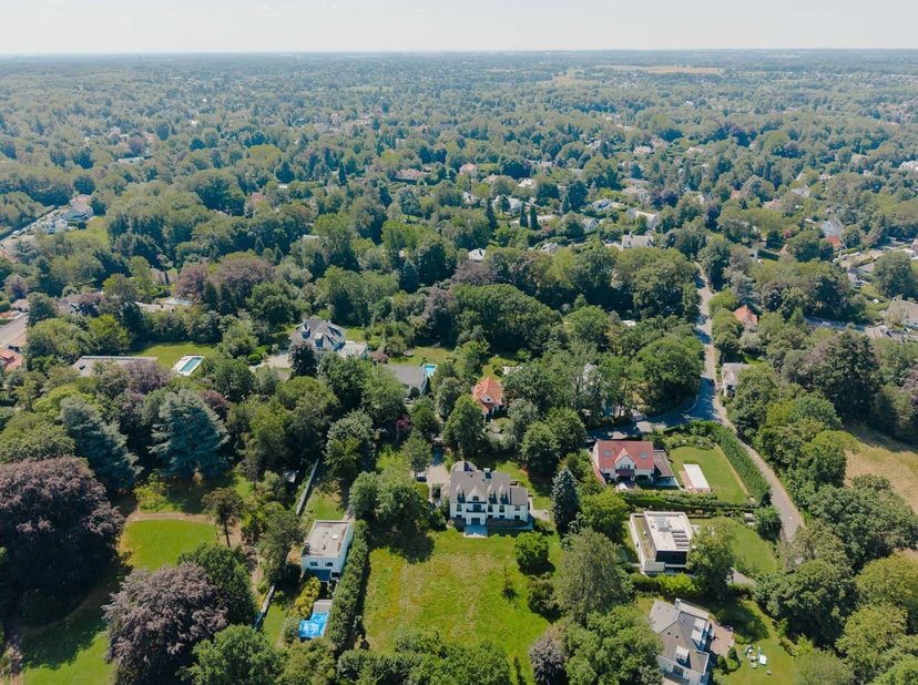 In de gewilde rustige en residenti&amp;euml;le wijk Espinette centrale, bouwgrond met een totale oppervlakte van &amp;plusmn; 2816 m&amp;sup2; met de mogelijkheid