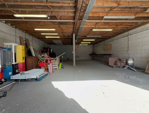                                         Entrepôt sans bureau à louer à Zele, € 900
