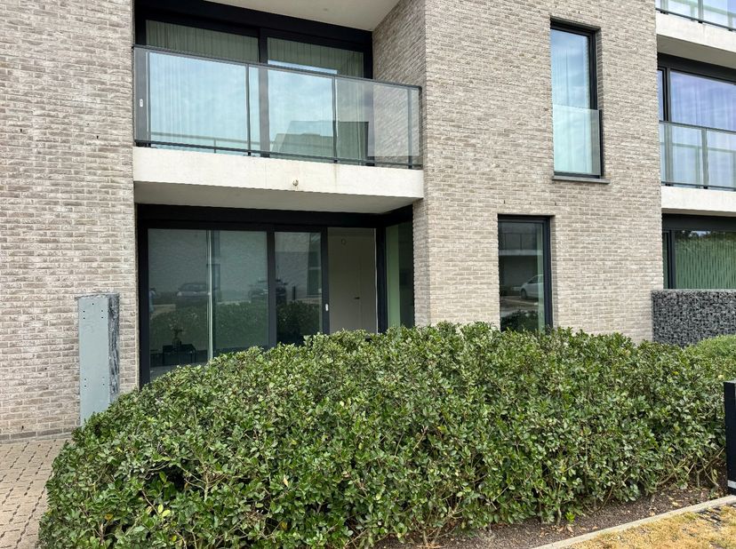 Dit gelijkvloers appartement (A0.3) is gelegen in de Residentie Brouwershof te Westrozebeke (Staden) en bestaat uit: inkomhal - toilet - badkamer - le