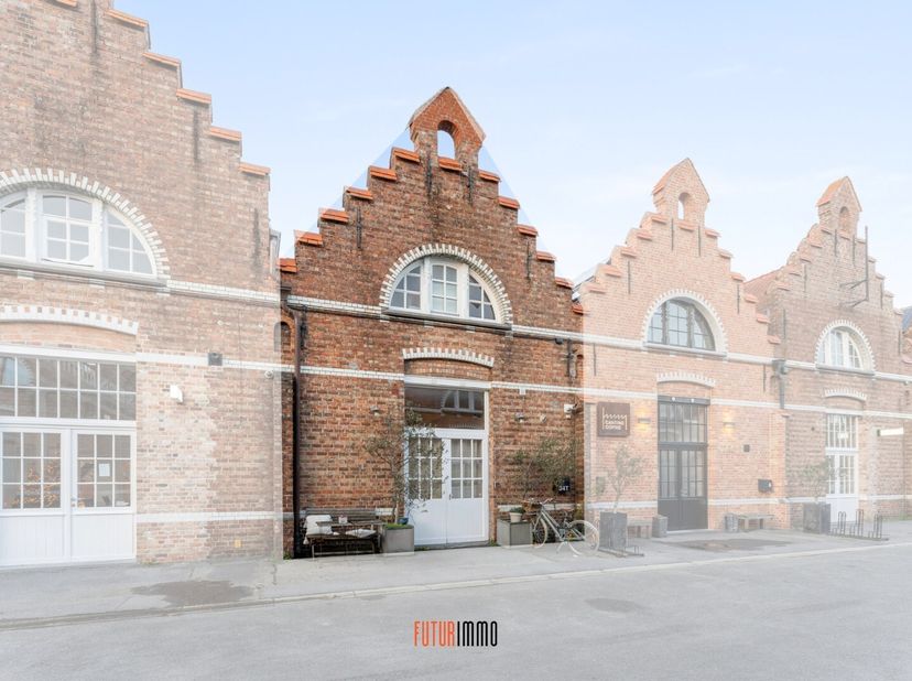 Historisch pand op erfgoedsite (borstelfabriek Delhaize), één van de markantste &amp; best bewaarde industrieel-archeologische sites van het land.<br />
G