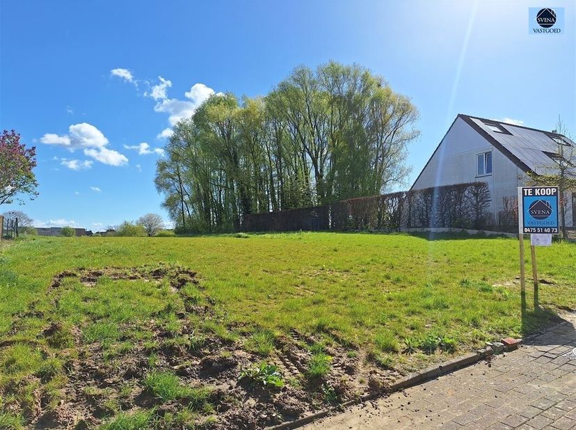GROND VOOR HALFOPEN BEBOUWING MET MOOI UITZICHT<br />
Vraagprijs : 160.000 euro<br />
Zeer leuke en rustig gelegen grond (LOT 1) te Viane met een terr