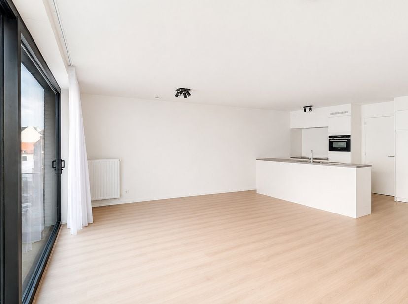 Mooi en groot appartement in een nieuwe residentie vlakbij de Delhaize en het strand van Heist-aan-Zee. Gebouwd in 2024 en conform alle hedendaagse no