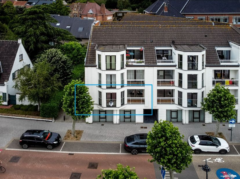 Dit instapklaar appartement in Maldegem is ideaal voor wie op zoek is naar een comfortabele en ruime woonruimte. <br />
Het appartement is gelegen in