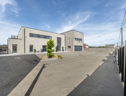                                         Villa te koop in Anderlues, € 888.000
