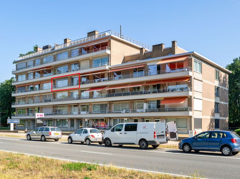Instapklaar appartement met 3 slaapkamers, terrassen en private autostaanplaats<br />
<br />
Dit instapklare appartement met 3 slaapkamers biedt dan